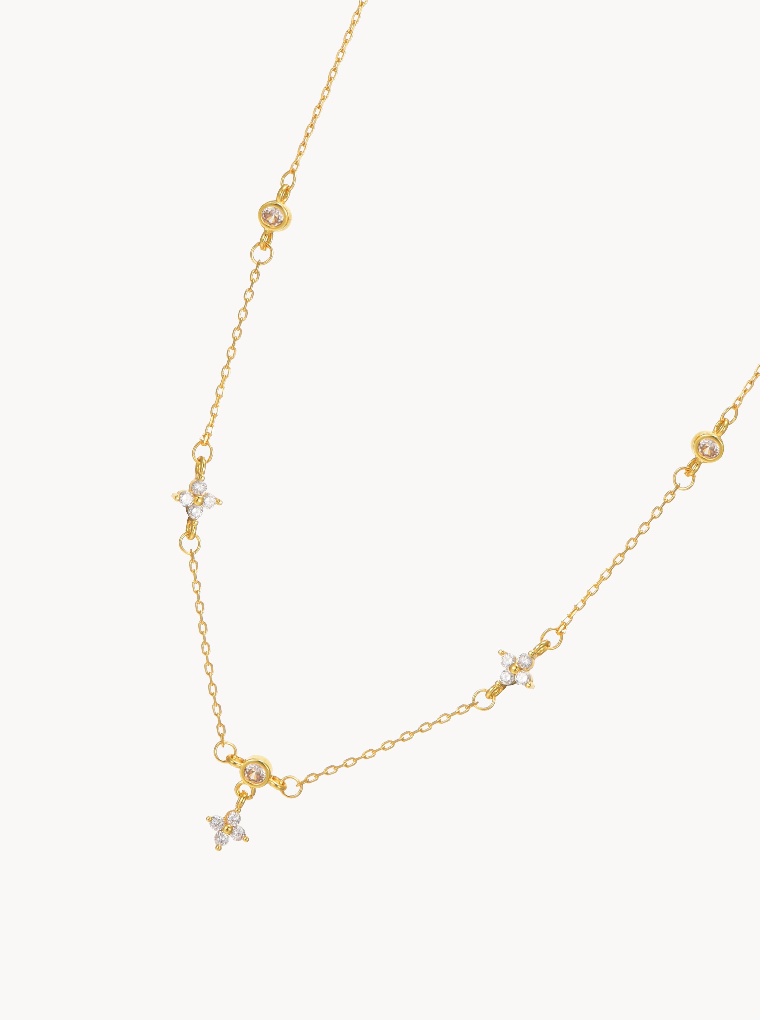 Lucky Clover Necklace in Gold - Kuri Jewelry
