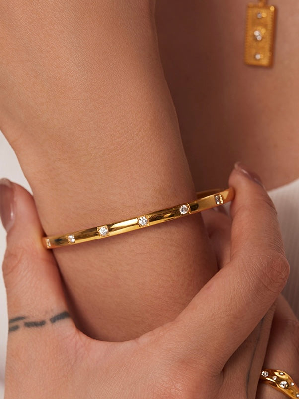 Sigrid Glittering Golden Bracelet - Kuri Jewelry