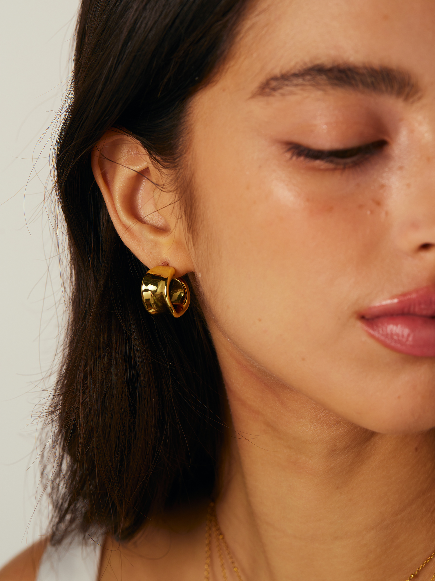 Chunky Golden Hoop Earrings - Kuri Jewelry