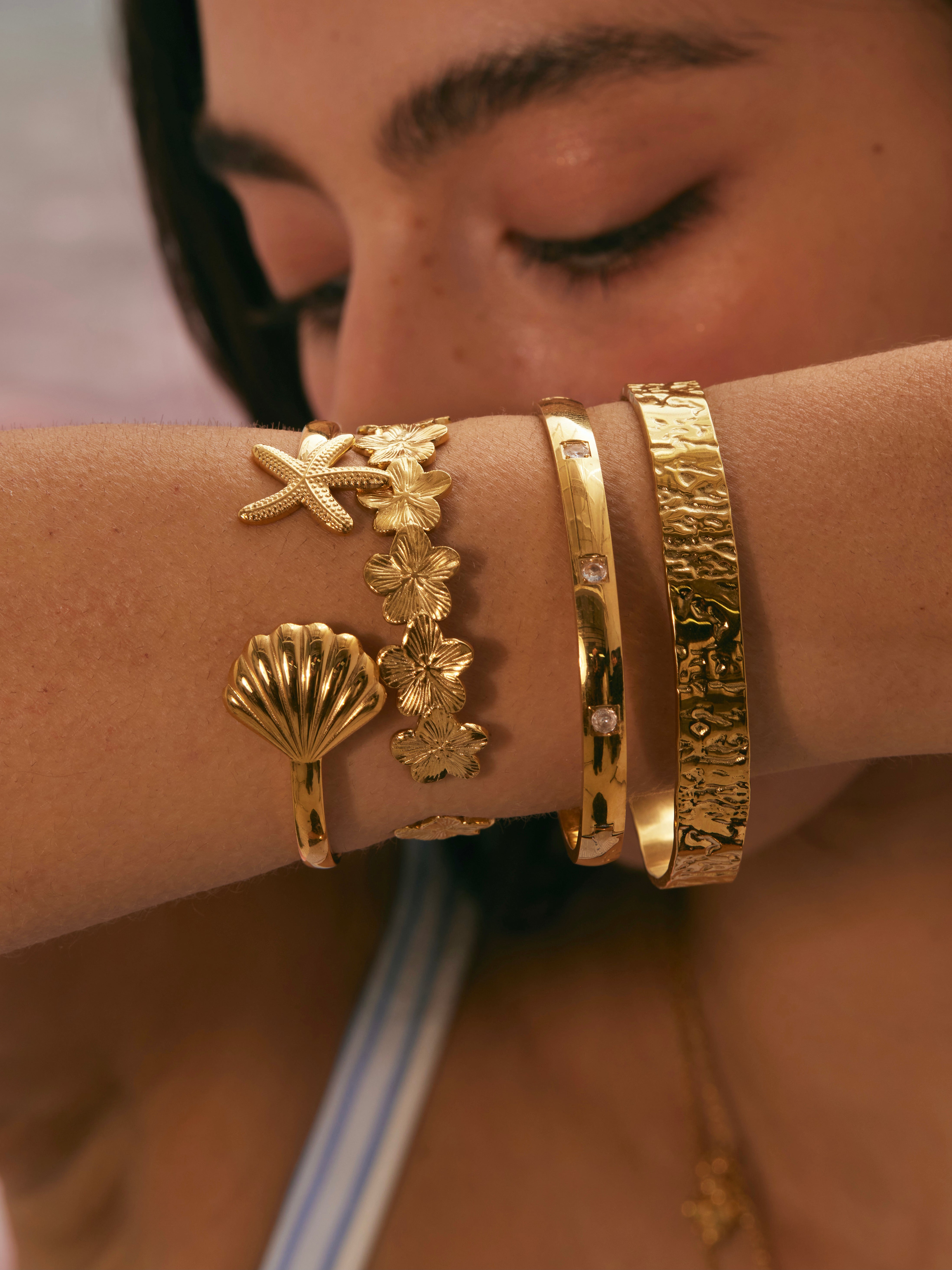 Sigrid Glittering Golden Bracelet - Kuri Jewelry