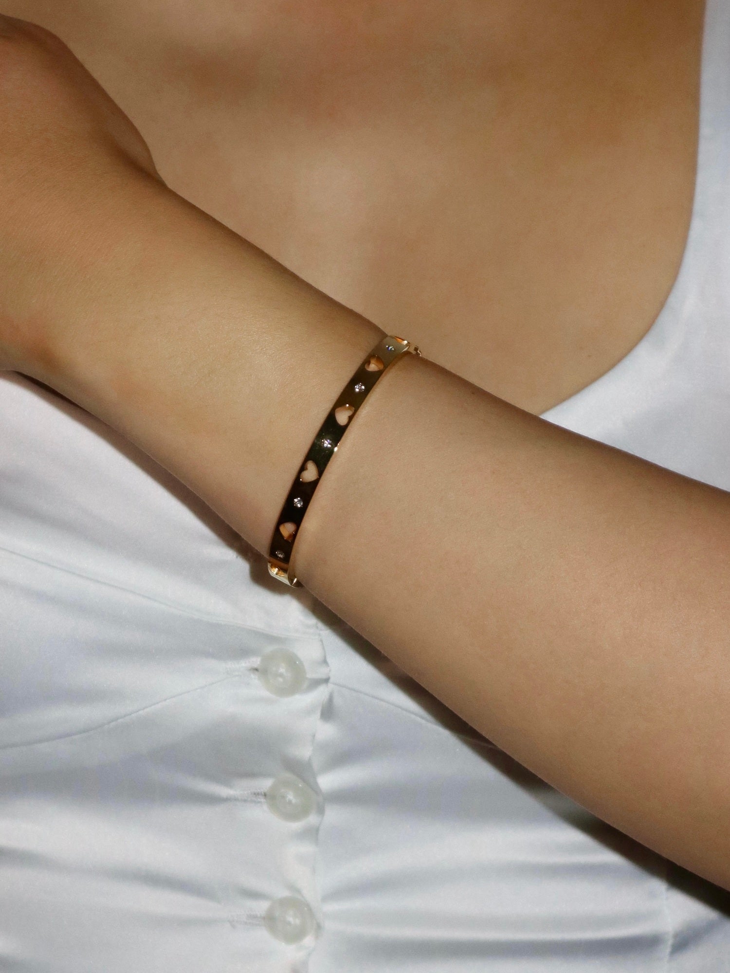 Hollow Hearts Golden Bracelet | Elegant Minimalist Jewelry – Kuri
