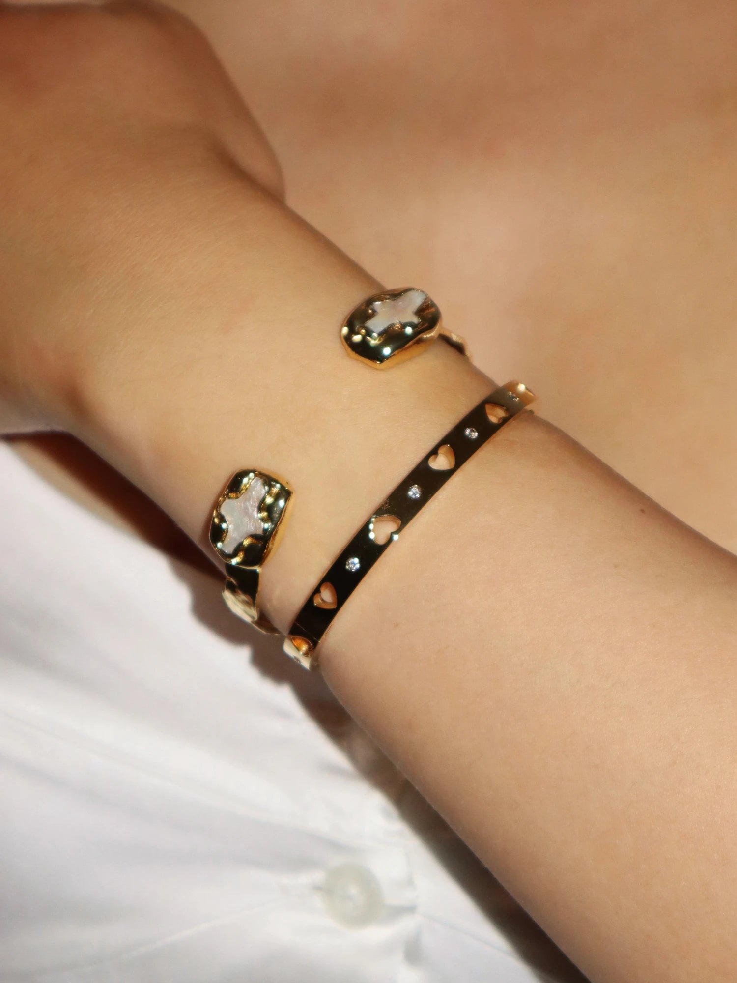 Hollow Hearts Golden Bracelet | Elegant Minimalist Jewelry – Kuri