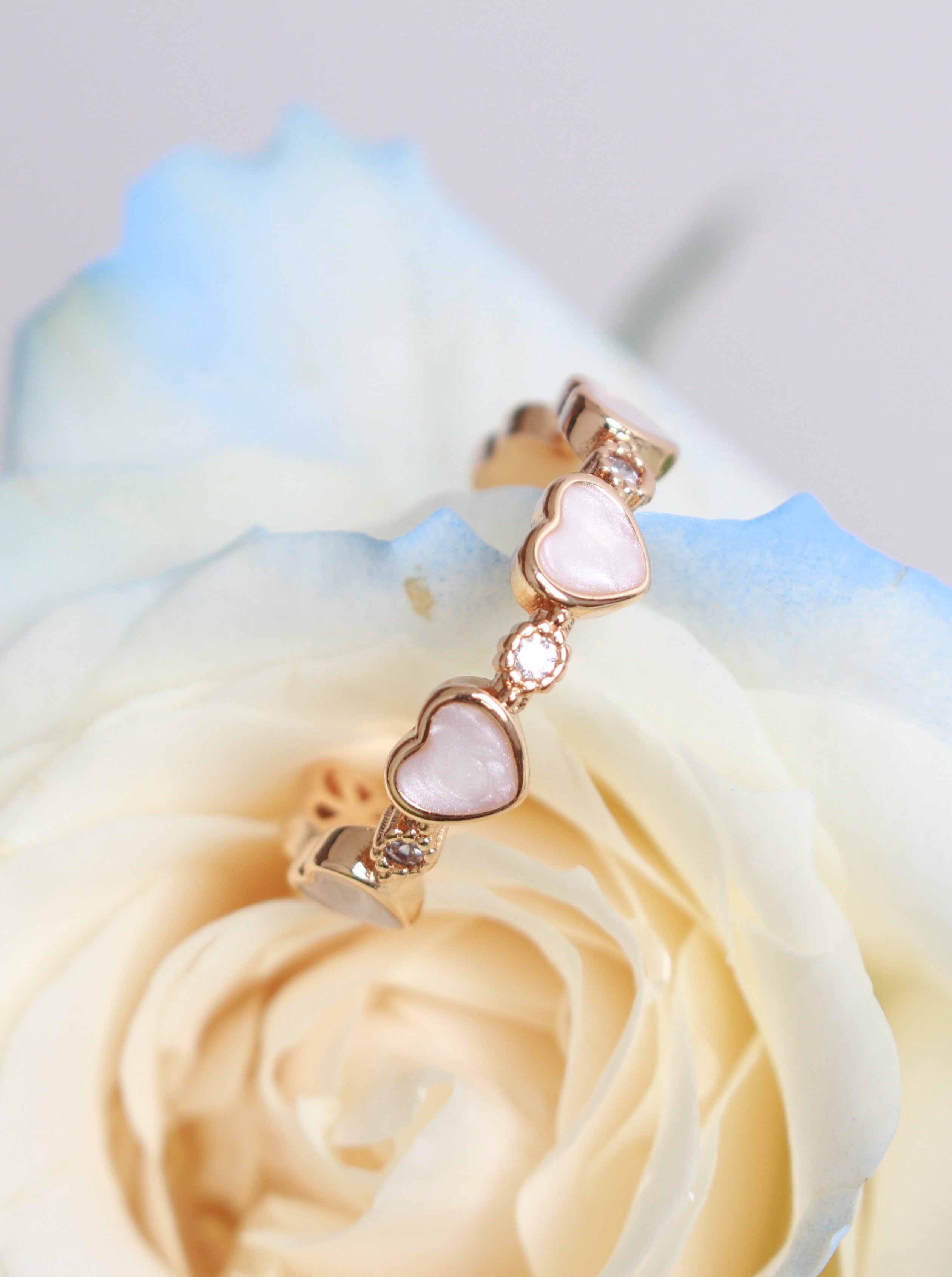 Avery Hearts Golden Ring - Kuri Jewelry
