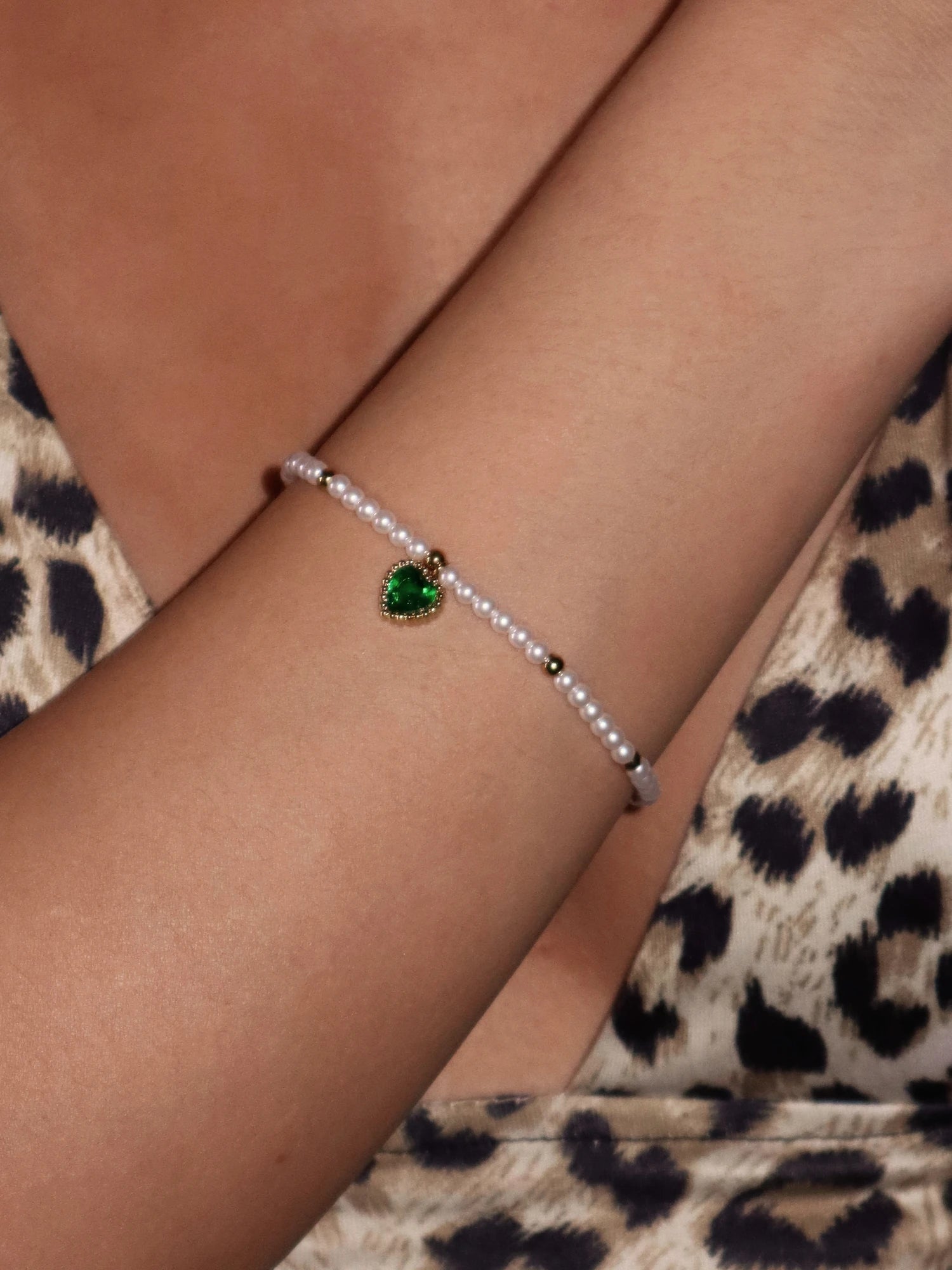 Lara Green Heart Pearl Bracelet | Elegant Minimalist Jewelry – Kuri
