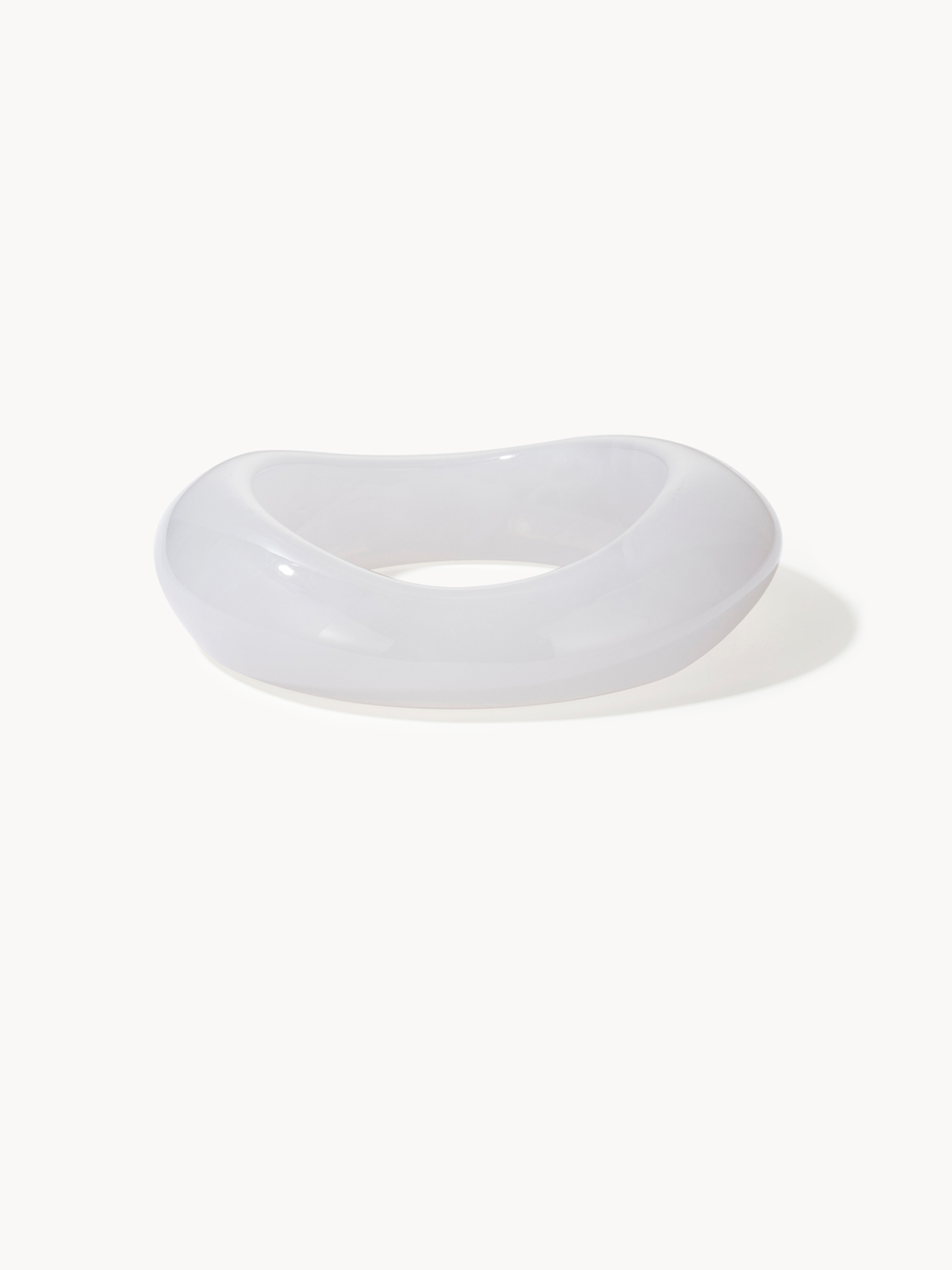 Leila White Wave Resin Bangle | Elegant Minimalist Jewelry – Kuri