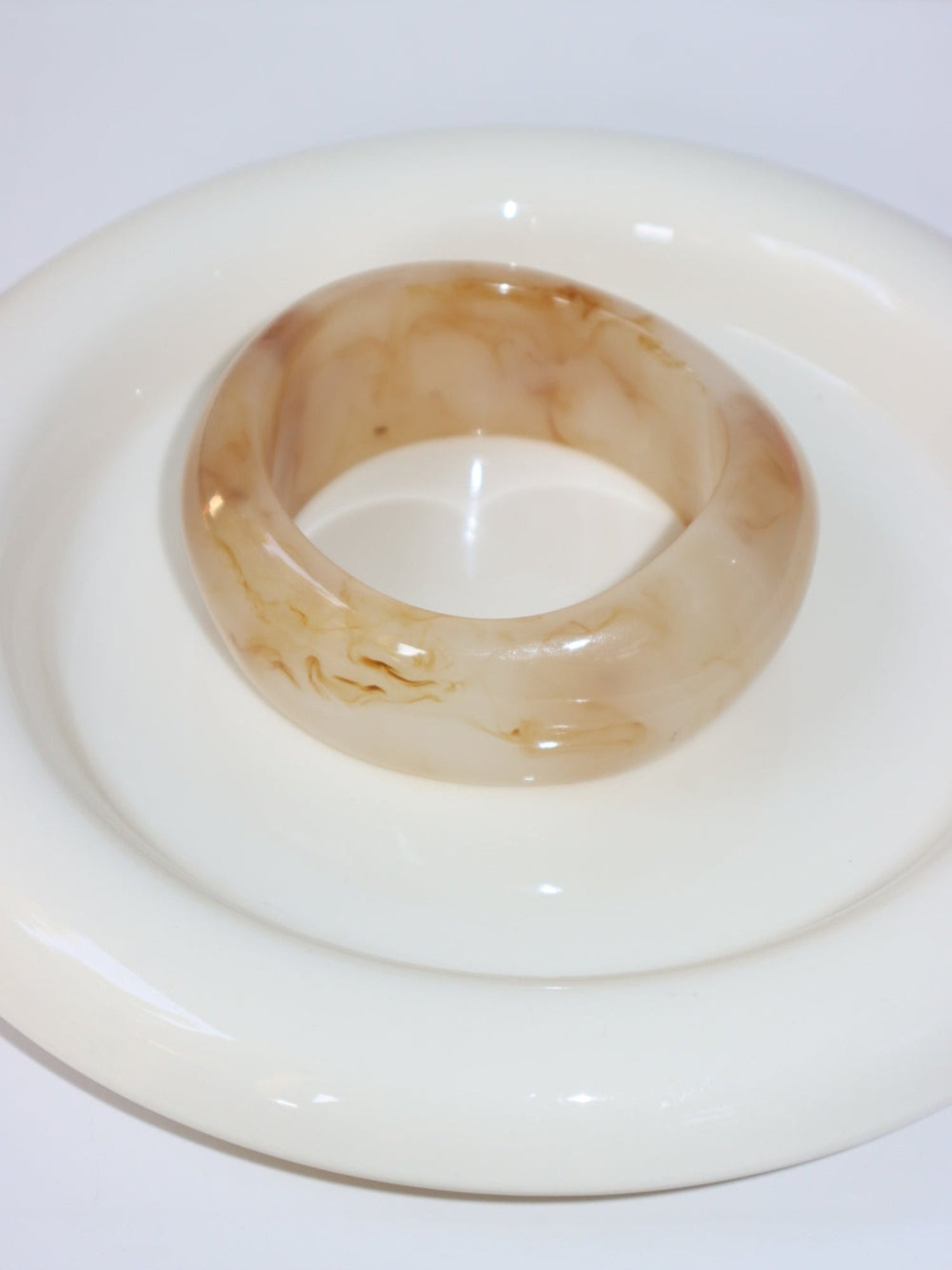 Lena Chunky Resin Bangle | Elegant Minimalist Jewelry – Kuri