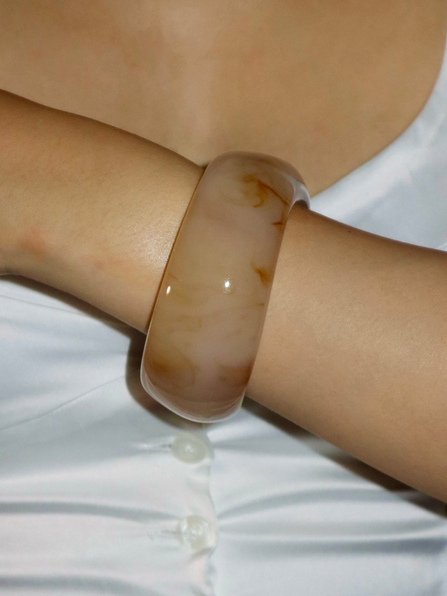 Lena Chunky Resin Bangle | Elegant Minimalist Jewelry – Kuri