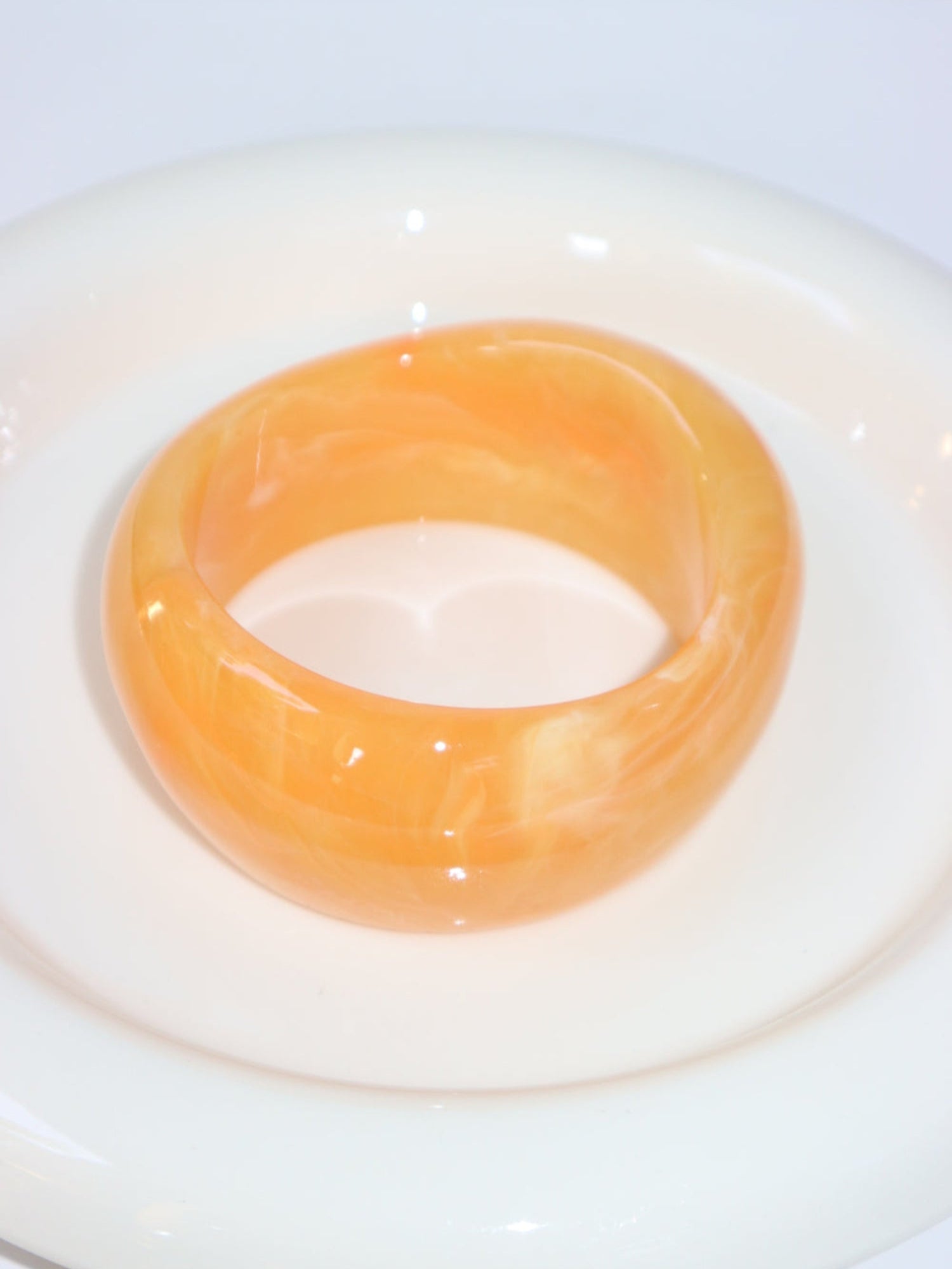 Lena Chunky Resin Bangle | Elegant Minimalist Jewelry – Kuri