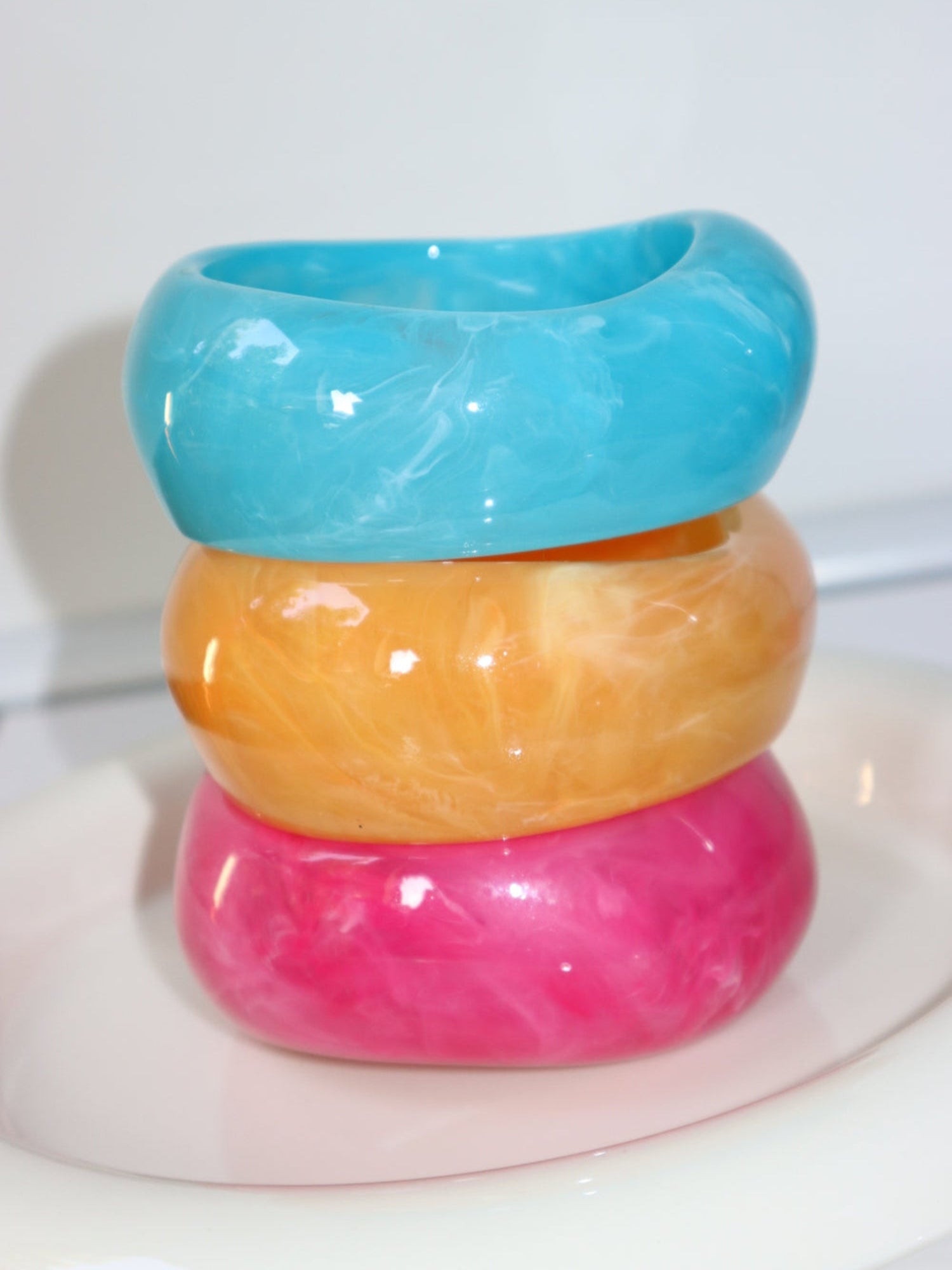 Lena Chunky Resin Bangle | Elegant Minimalist Jewelry – Kuri