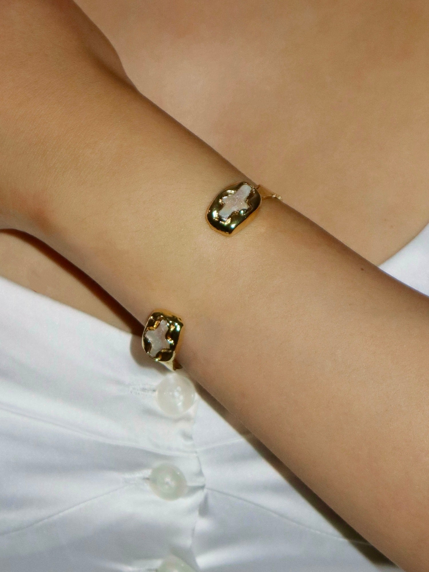 Liz Pearl & Cross Bracelet | Elegant Minimalist Jewelry – Kuri