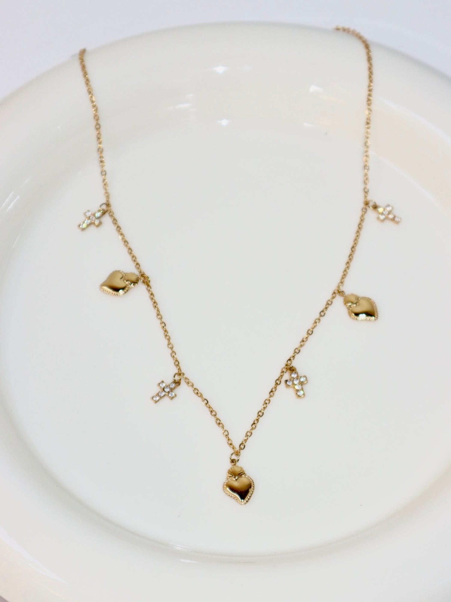 Sacred Heart Cross Chain Necklace | Elegant Minimalist Jewelry – Kuri