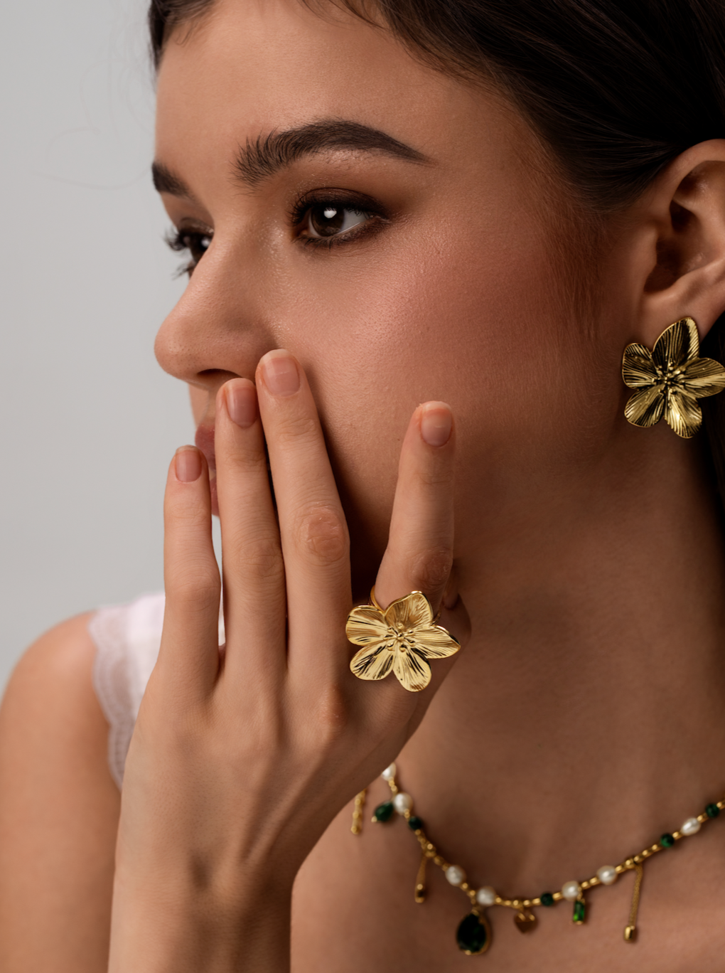Riley Golden Flower Earrings - Kuri Jewelry