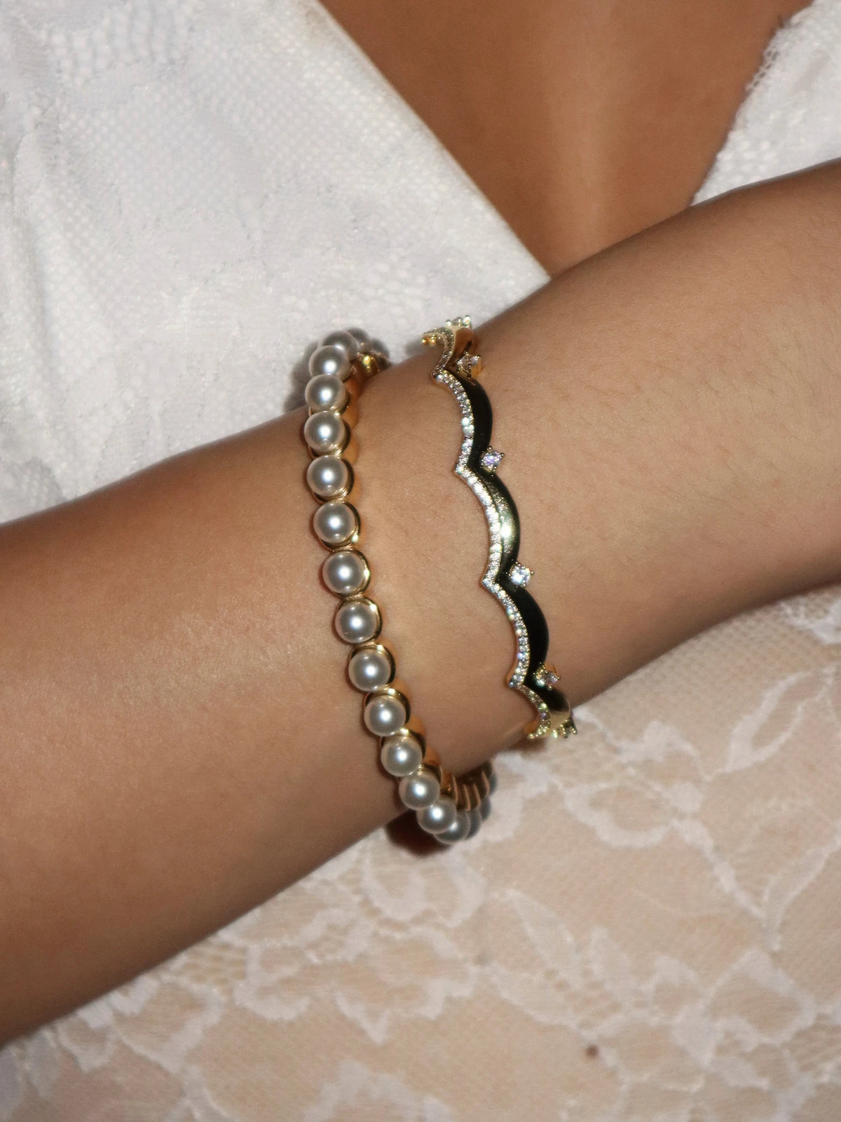 Leona Pearls Bangle
