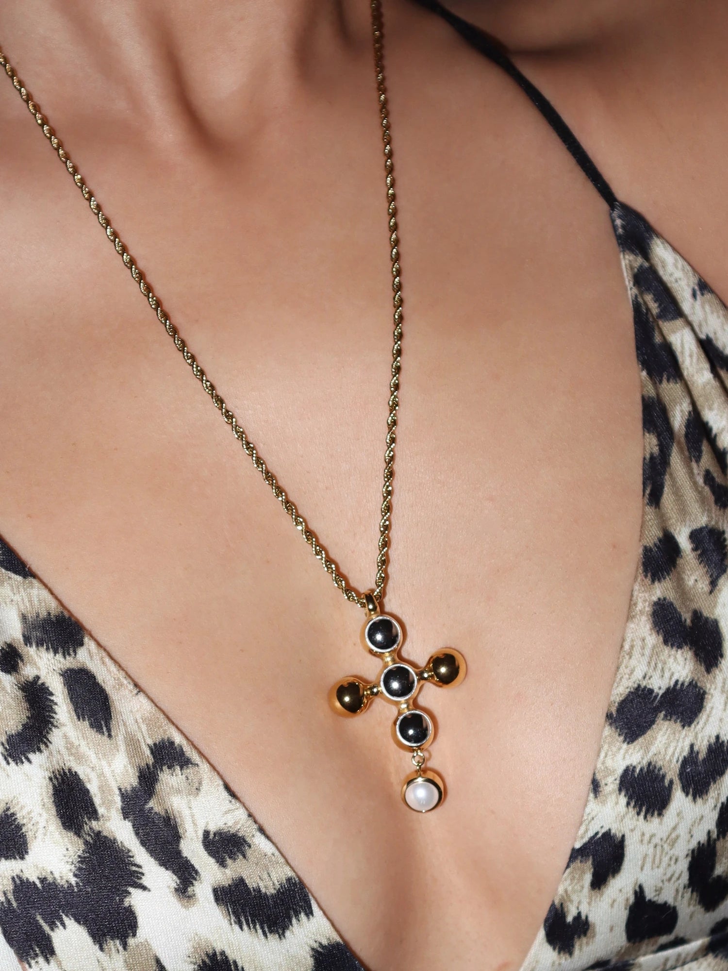 Betsy Mixed Metal Cross Necklace | Elegant Minimalist Jewelry – Kuri