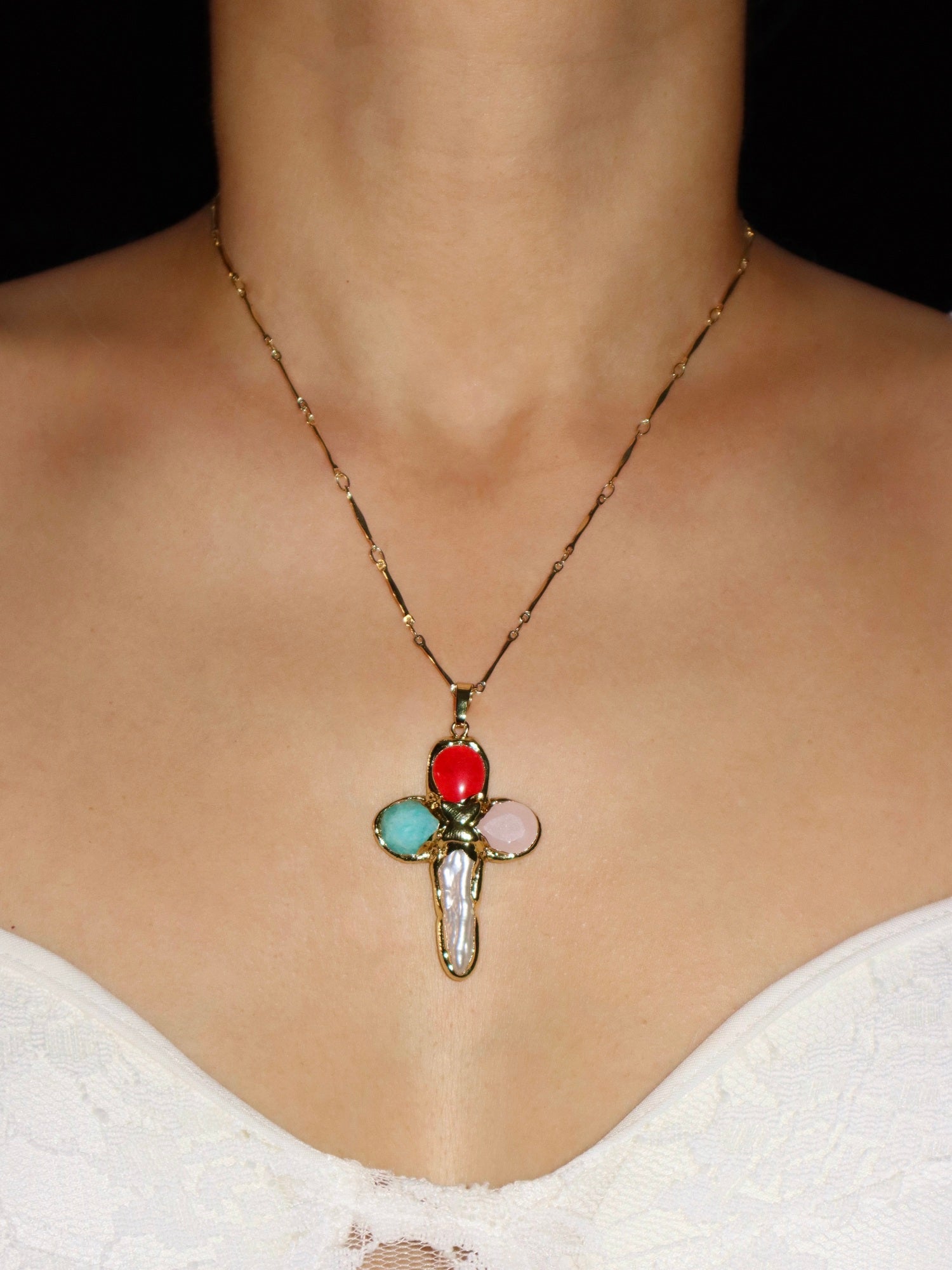 Dolores Colored Cross Necklace | Elegant Minimalist Jewelry – Kuri