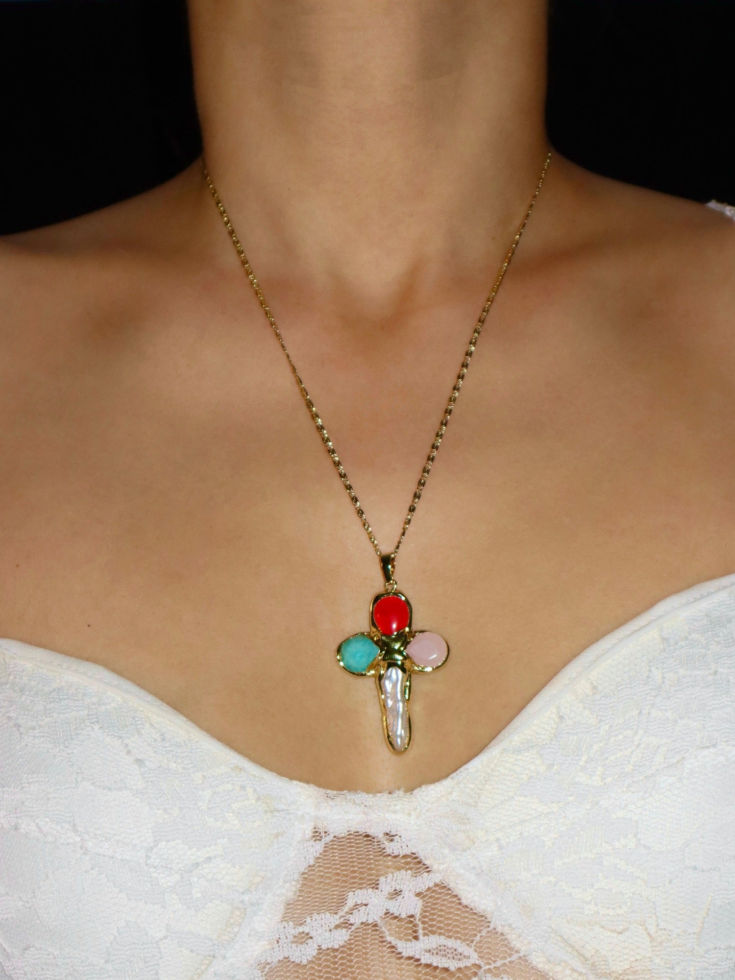 Dolores Colored Cross Necklace | Elegant Minimalist Jewelry – Kuri