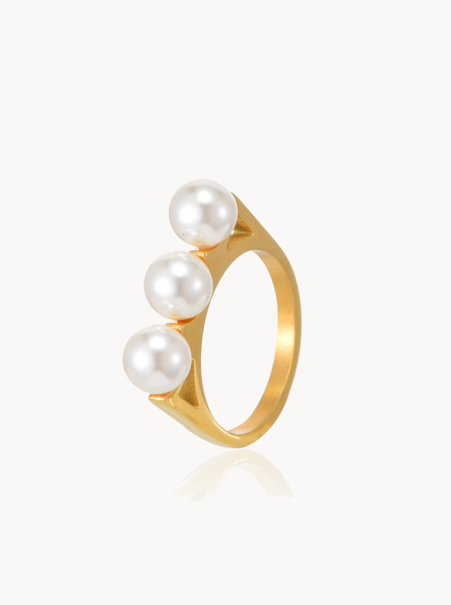 Vivian Golden Pearl Ring
