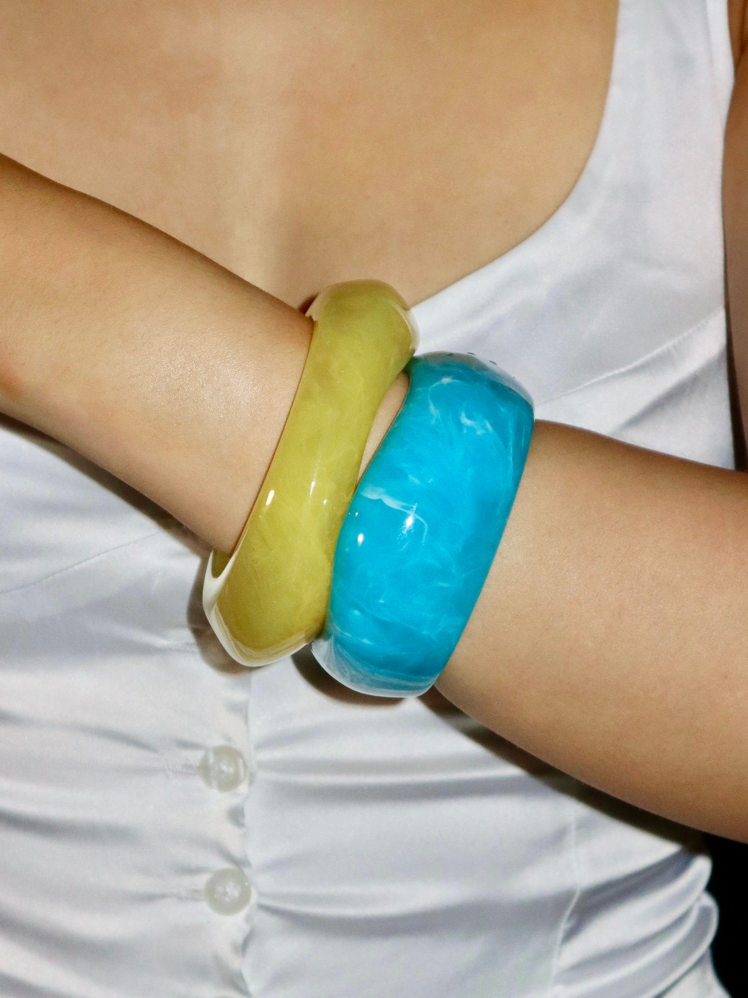 Leila Wave Resin Bangle Collection | Elegant Minimalist Jewelry – Kuri