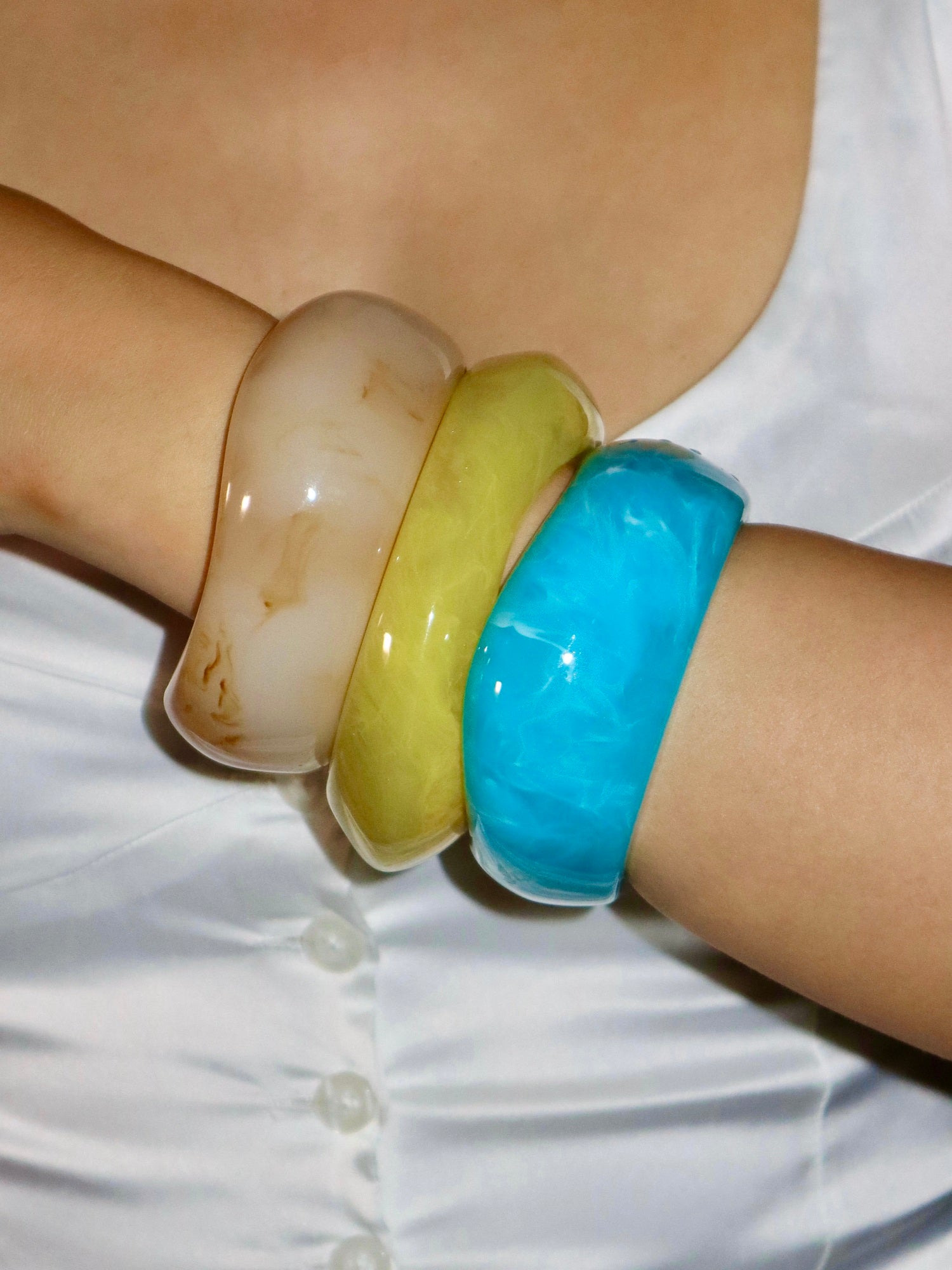 Leila Wave Resin Bangle Collection | Elegant Minimalist Jewelry – Kuri