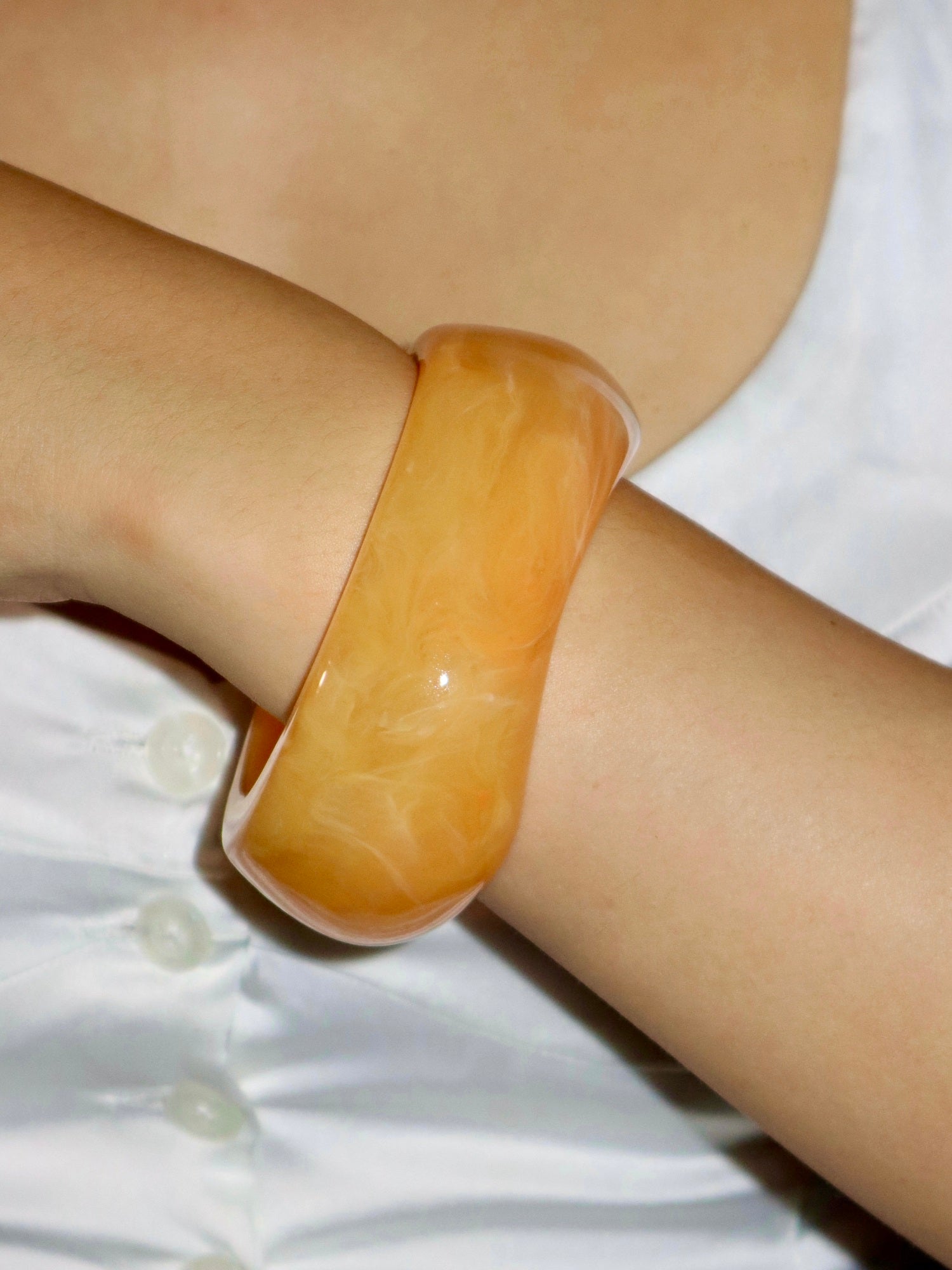 Lena Chunky Resin Bangle | Elegant Minimalist Jewelry – Kuri