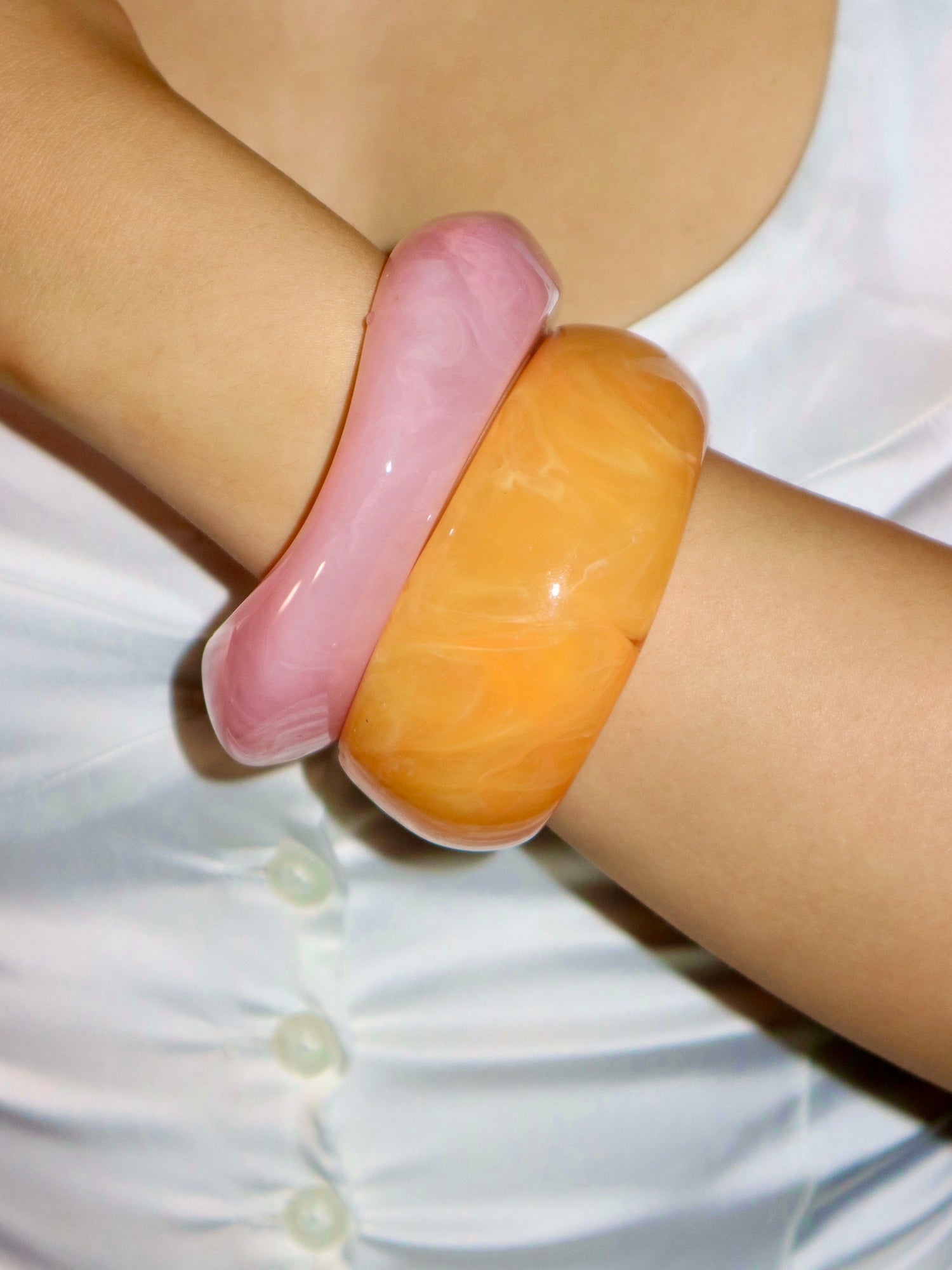 Lena Chunky Resin Bangle | Elegant Minimalist Jewelry – Kuri