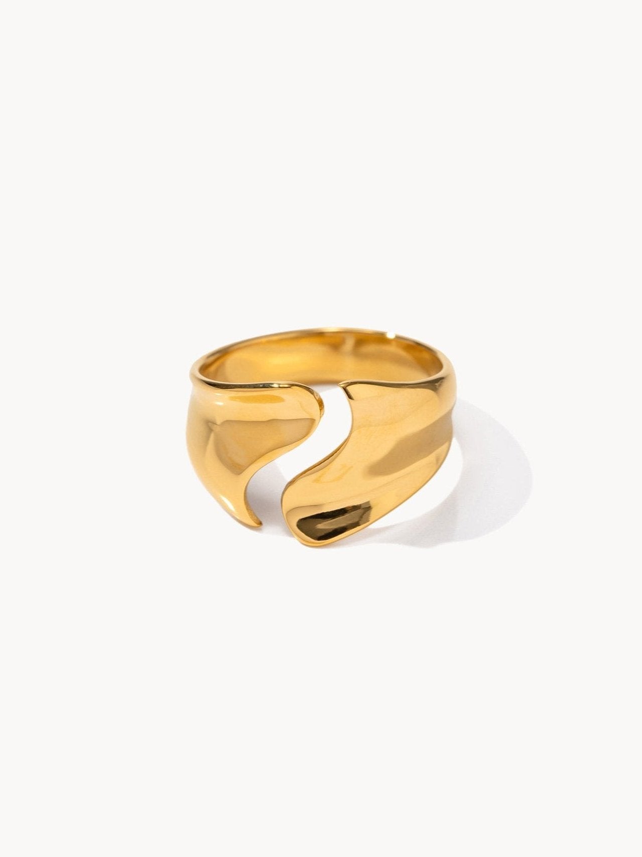 Fishtails Golden Ring - Kuri Jewelry