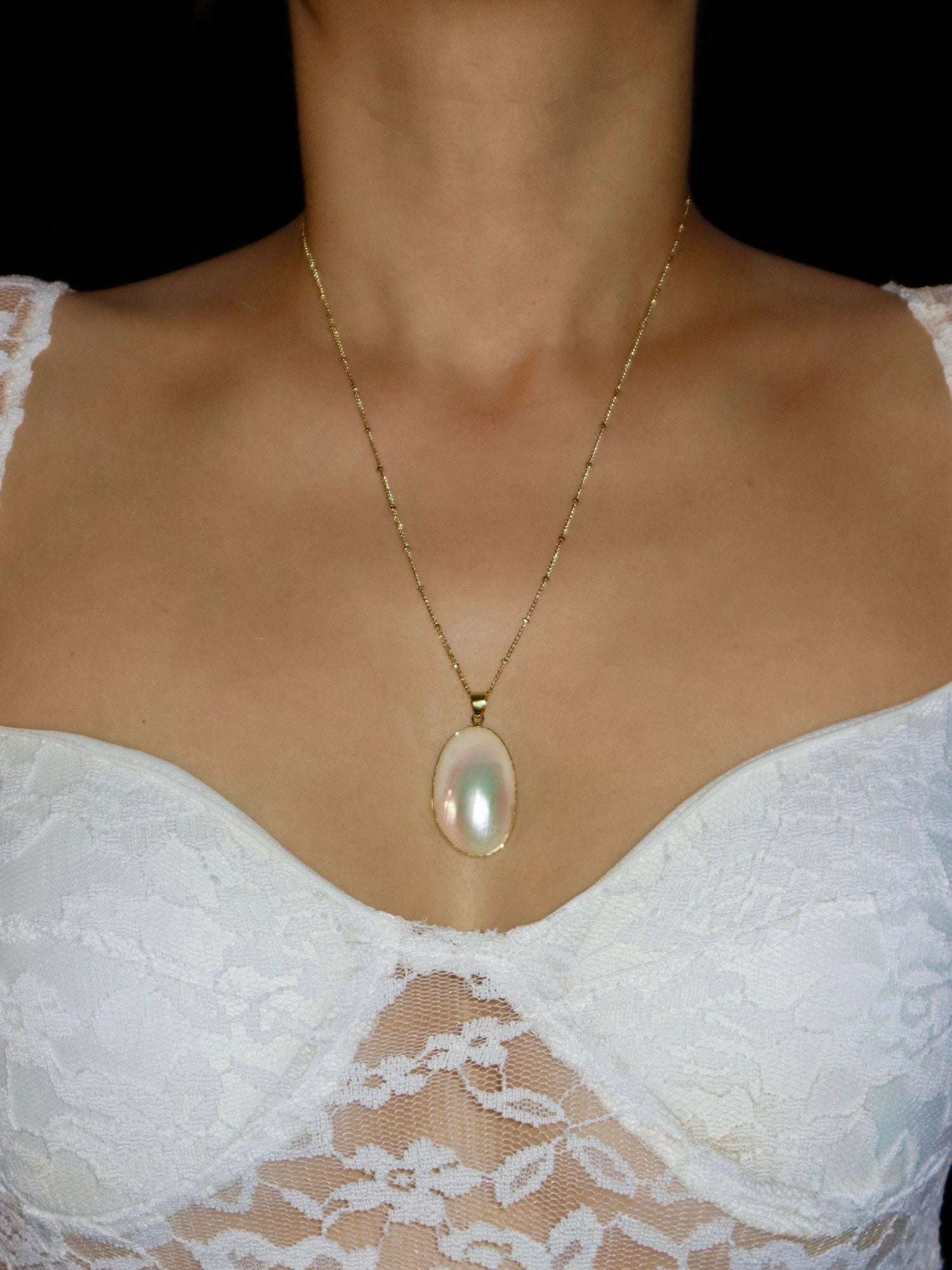 White Large Shell Necklace