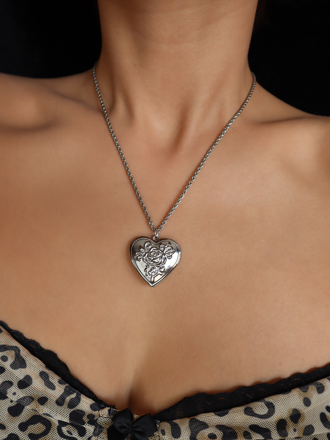 Collar con medallón de corazón de plata Belen